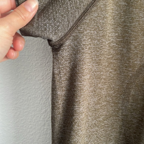 Lululemon Swiftly Tech Short Sleeve 2.0 Size 10 - Picture 3 of 7